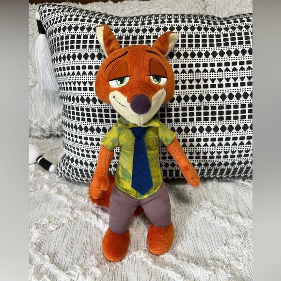 Disney Zootopia Nick Wilde 13.5-Inch Talking Plush - Picture 1 of 3